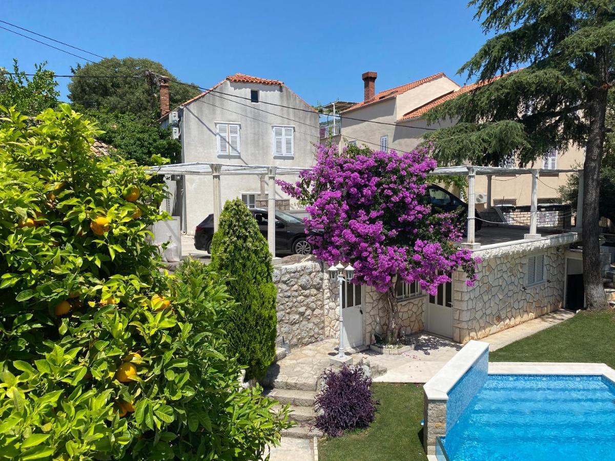 Nada Villa *